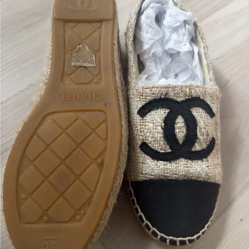 Chanel Tweed EspadrilleS Cream White gold Neutral  7 Authentic flats slip on  H